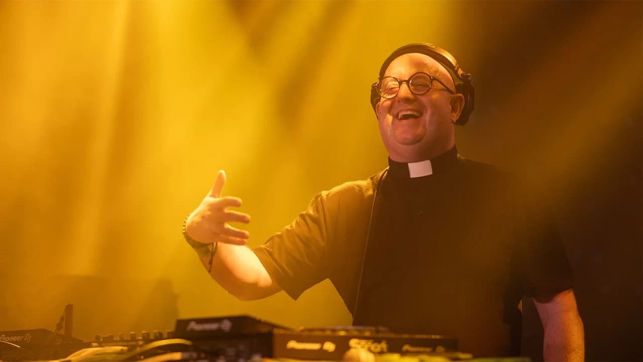 Padre Guilherme: El Sacerdote DJ que Conquista el Techno