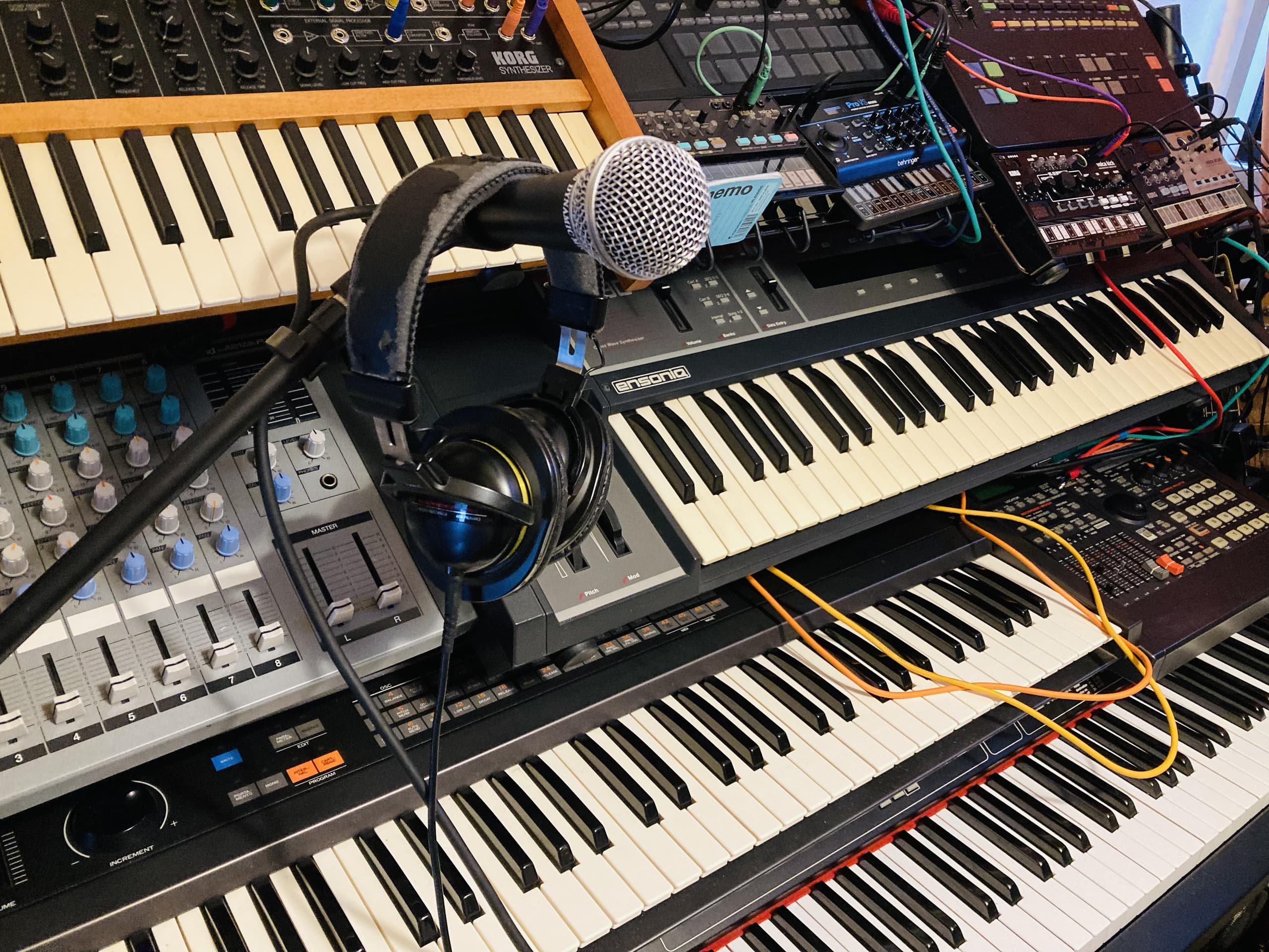 Hardware Inusual: 10 Equipos Clave para Productores
