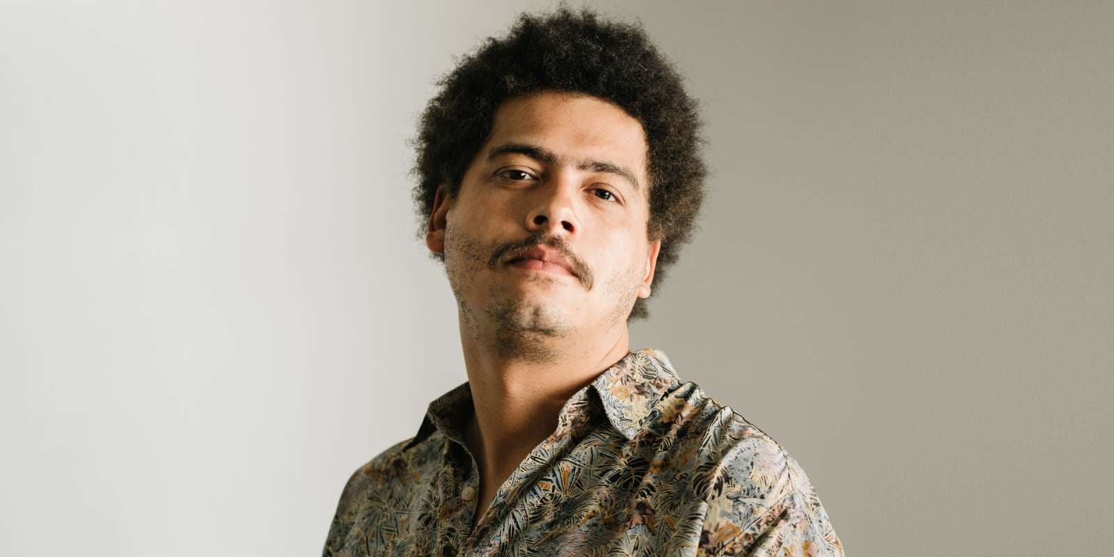 Seth Troxler Muestra Sus Vinilos y Sugiere Su Regreso